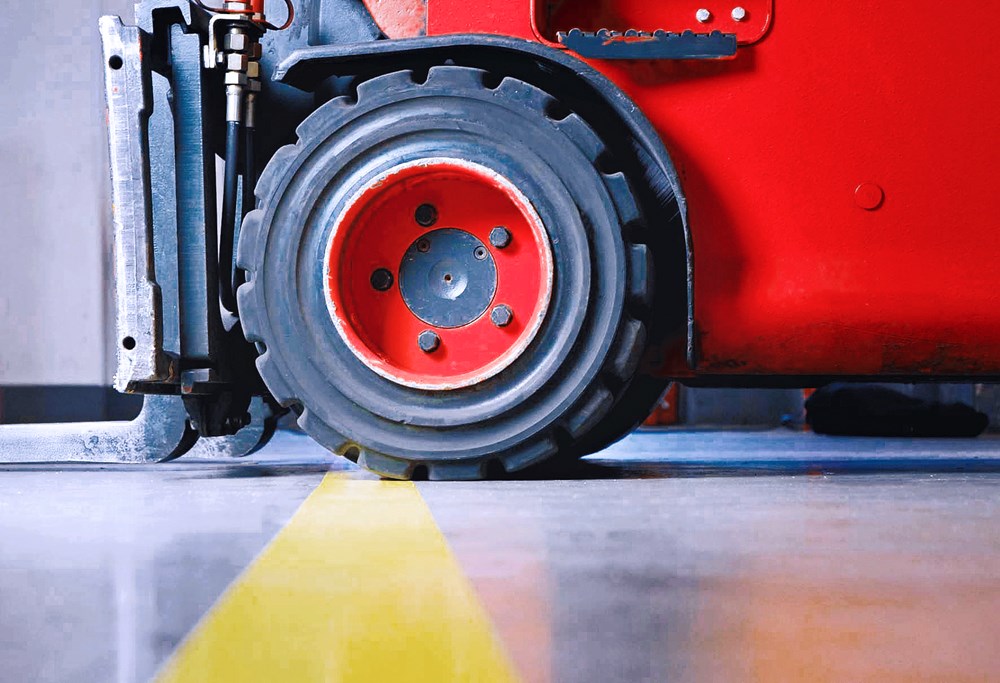 https://www.ez-catalog.nl/Asset/0e3752a0fd284657927703a3da62d2cd/ImageFullSize/tesa-professional-safety-marking-4169-ap-001.jpg