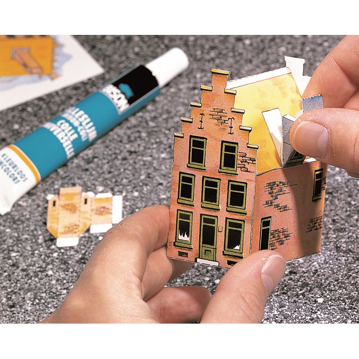 6305953 BS Alleslijm NL/FR Assembling Paper House