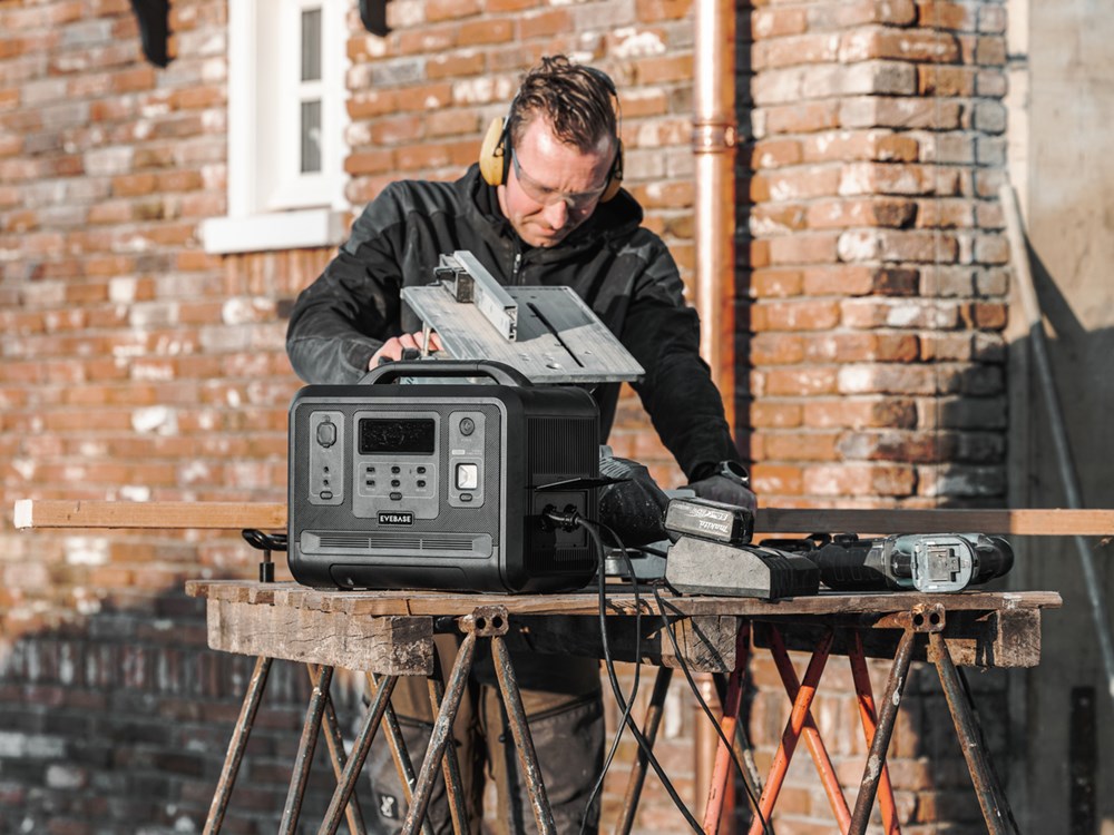 evebase-portable-power-station-move-1200-construction-01-1200x900px.jpg