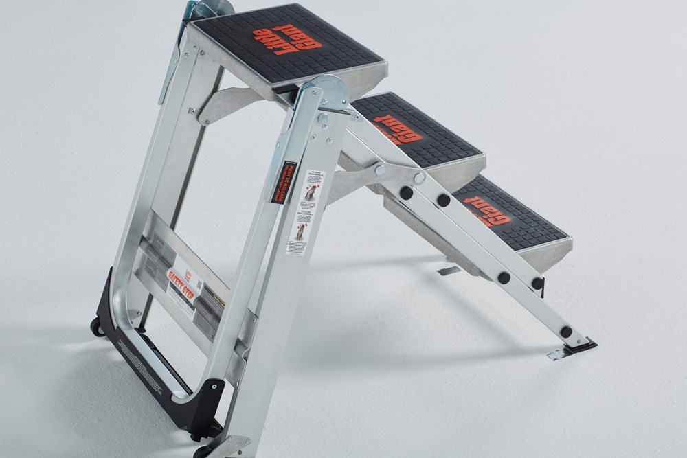 Trottoir Idioot spanning Little Giant trap Safety Step 2 treden aluminium met steunbeugel, stahoogte  0.45mtr, max werkhoogte 2.45mtr: uitsluitend v. huishoudelijk gebruik |  Polvo bv