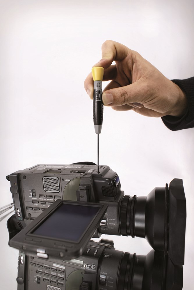 700_screwdriver_appl3.jpg