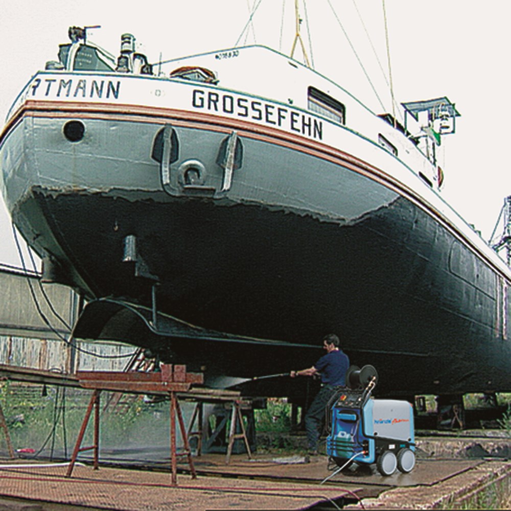 kranzle-hogedrukreiniger-therm-in gebruik scheepswerf.jpg