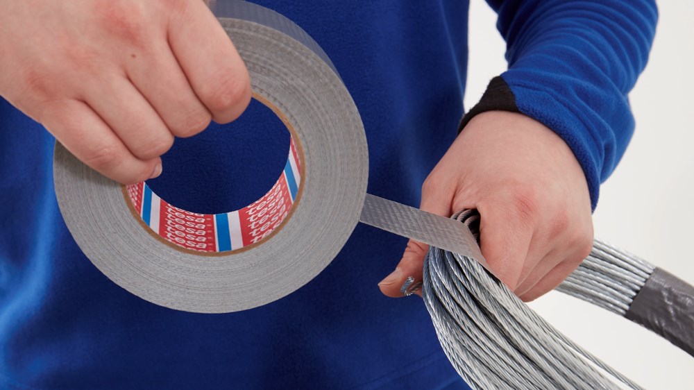 https://www.ez-catalog.nl/Asset/a943b52151684ac89c073a522b7df4d9/ImageFullSize/tesa-4662-strong-duct-tape-grey-step1of6-ap.jpg
