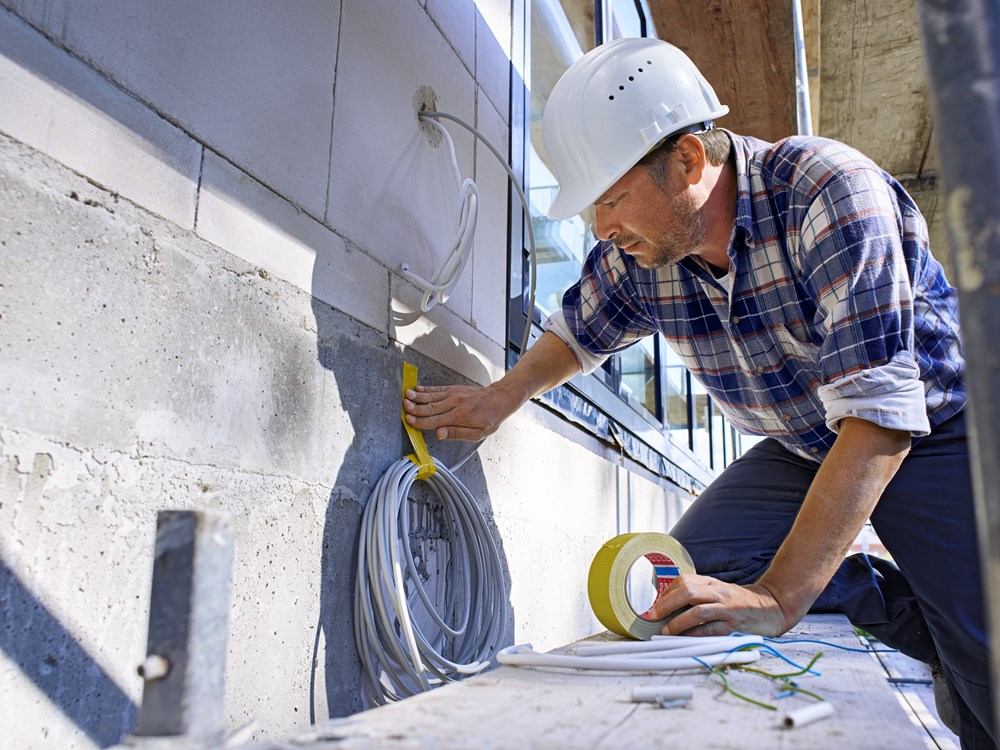 https://www.ez-catalog.nl/Asset/c9bed1f2f76743348865ecfd3d0efe77/ImageFullSize/tesa-professional-strong-duct-tape-4662-ap-001.jpg