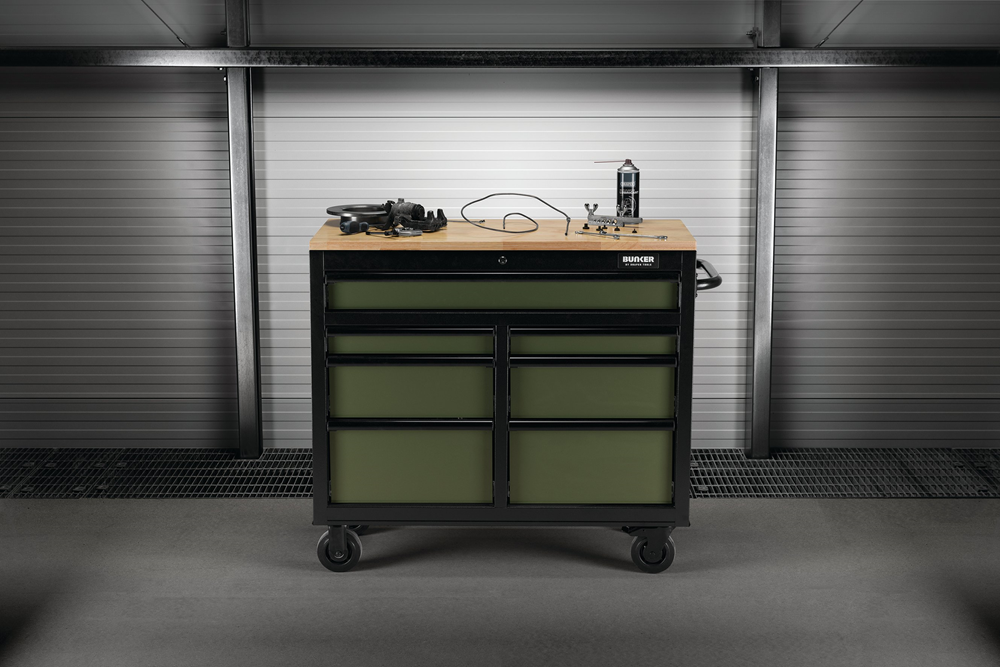 Bunker Workbench Roller Tool Cabinet (7 Drawers 41" Green)